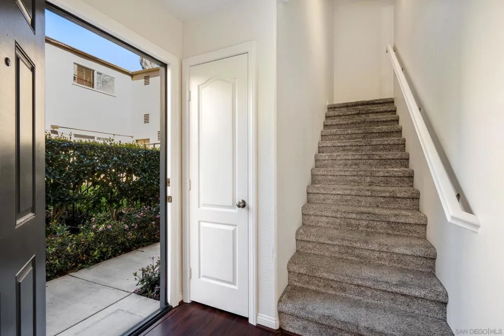 3548 Shoreline Bluff Lane, San Diego, California 92110 home-pic-3
