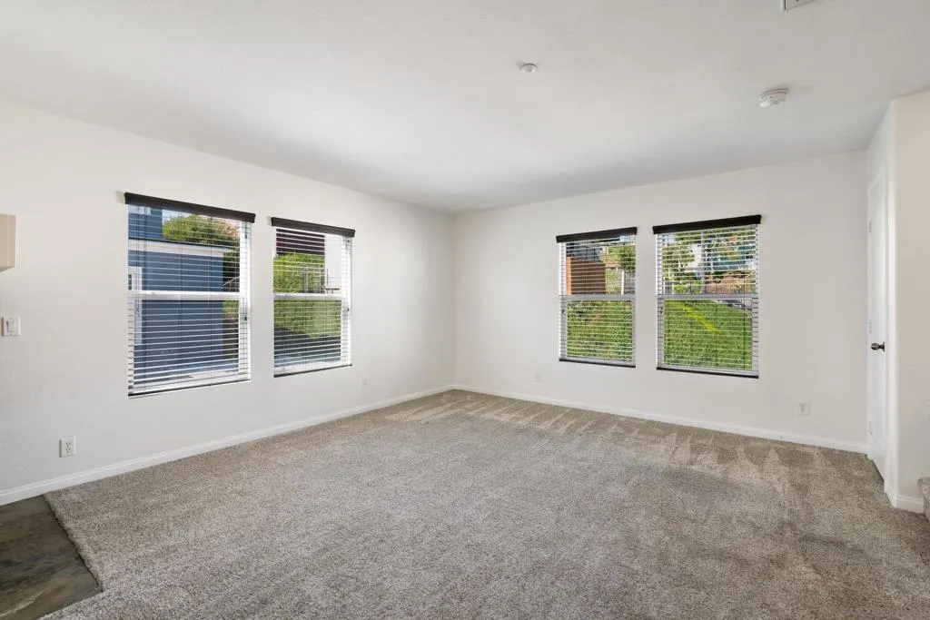 3548 Shoreline Bluff Lane, San Diego, California 92110 home-pic-15