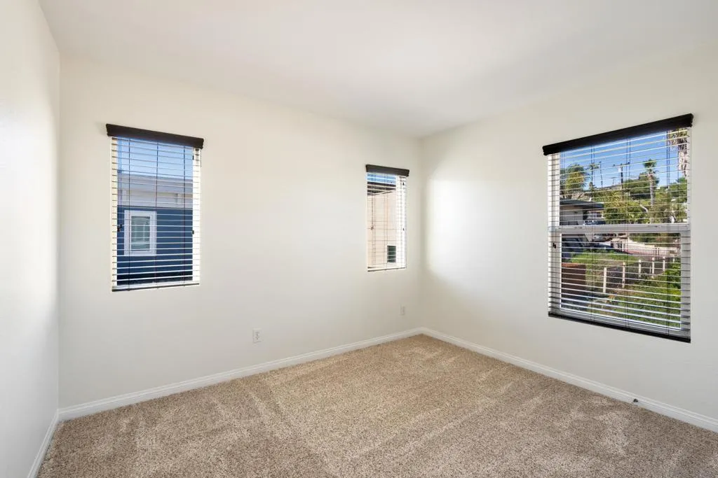 3548 Shoreline Bluff Lane, San Diego, California 92110 home-pic-22