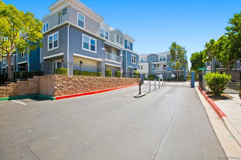 3548 Shoreline Bluff Lane, San Diego, California 92110 home-pic-35