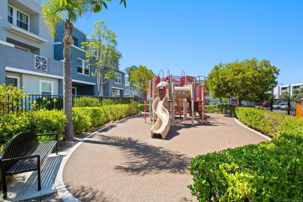 3548 Shoreline Bluff Lane, San Diego, California 92110 home-pic-33