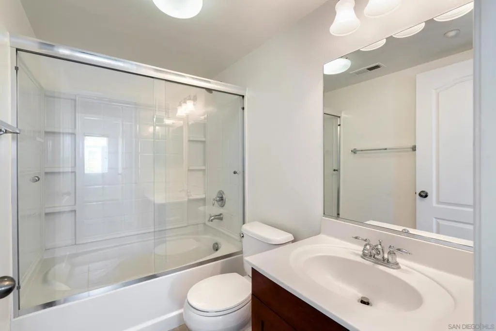 3548 Shoreline Bluff Lane, San Diego, California 92110 home-pic-24