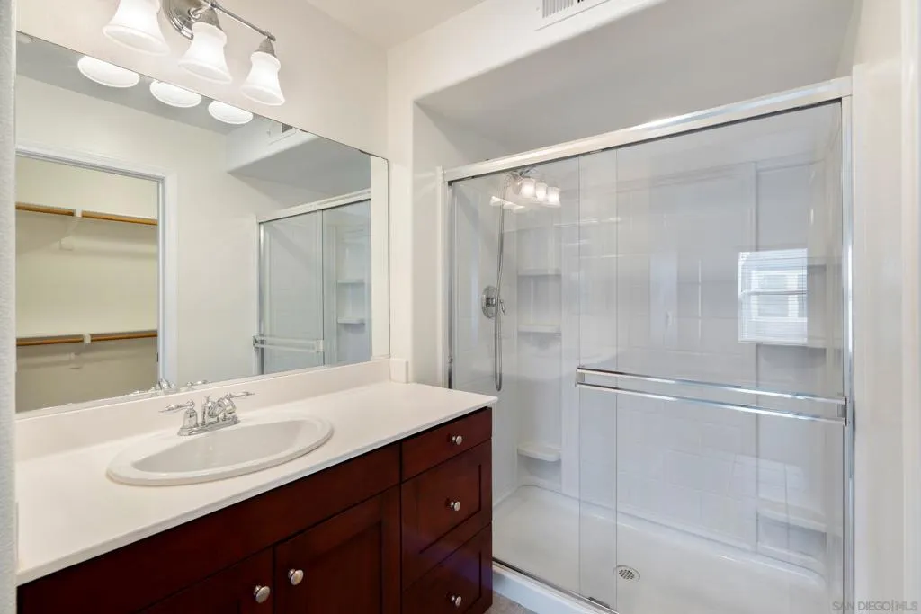 3548 Shoreline Bluff Lane, San Diego, California 92110 home-pic-20