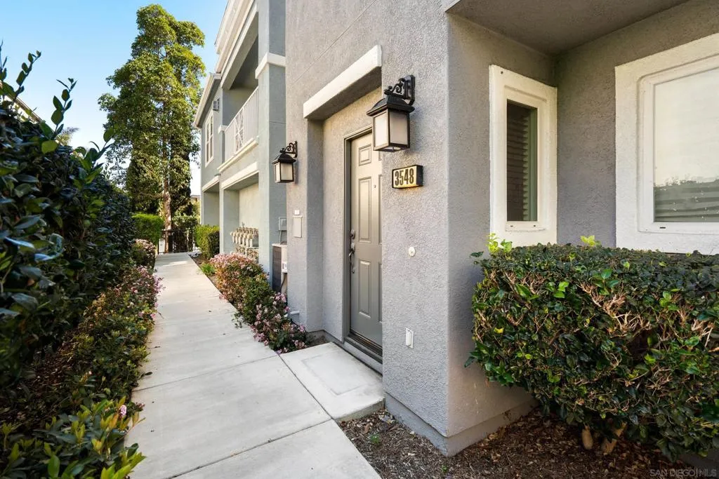 3548 Shoreline Bluff Lane, San Diego, California 92110 home-pic-2