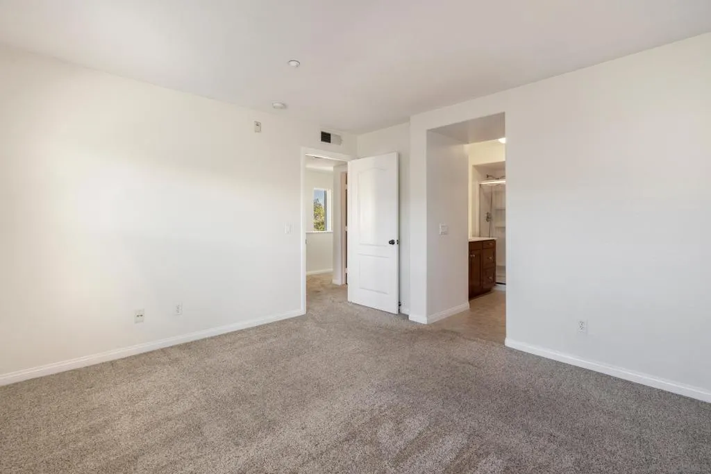 3548 Shoreline Bluff Lane, San Diego, California 92110 home-pic-18