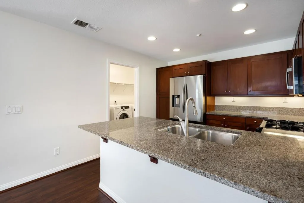 3548 Shoreline Bluff Lane, San Diego, California 92110 home-pic-12