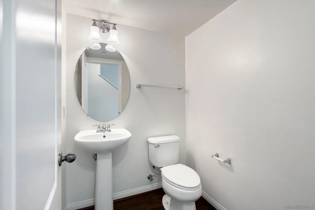 3548 Shoreline Bluff Lane, San Diego, California 92110 home-pic-25