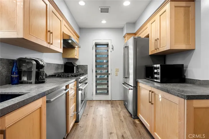 ADU-Kitchen with a Viking Stove
