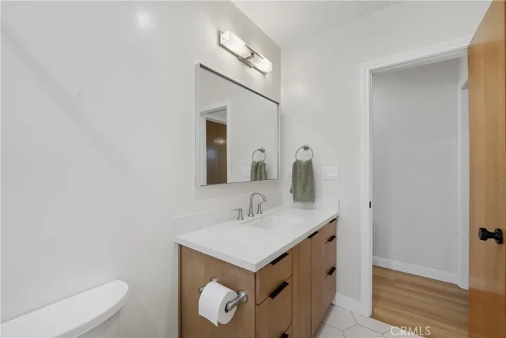The 2nd bathroom vanity photo.