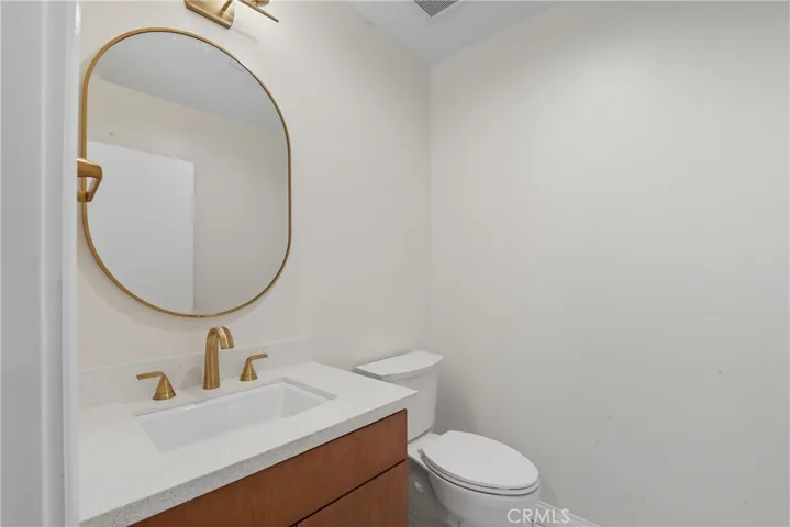 Guest bathroom.