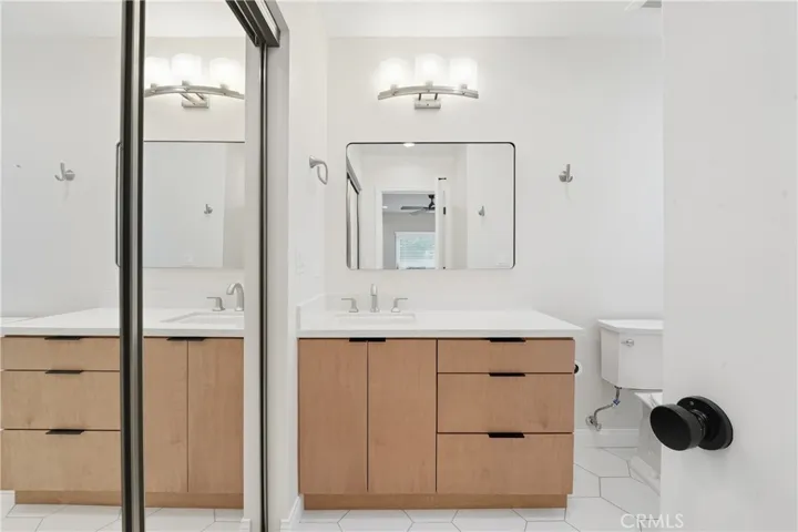 Master-suite vanity