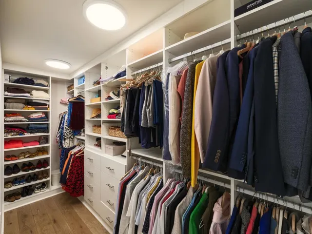 Walk-in Closet