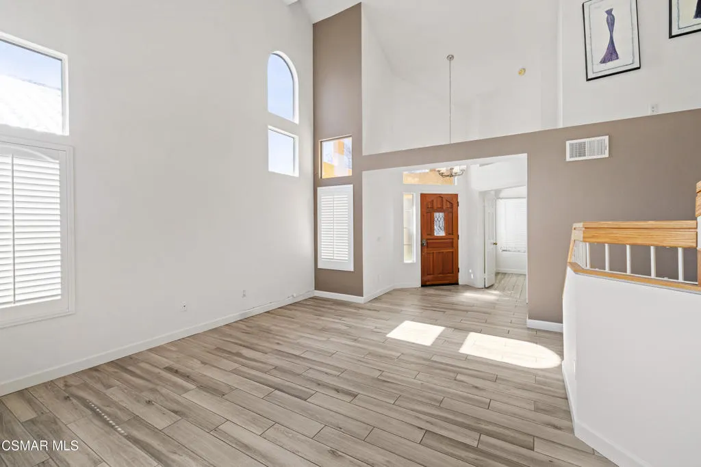 2528 Lowell Court, Simi Valley, California 93065 home-pic-4