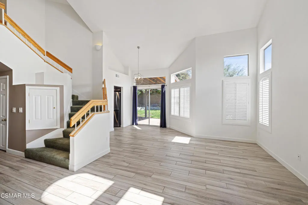 2528 Lowell Court, Simi Valley, California 93065 home-pic-3