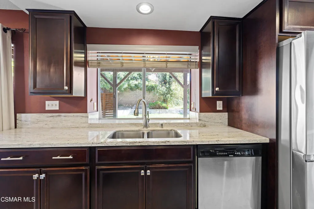 2528 Lowell Court, Simi Valley, California 93065 home-pic-12