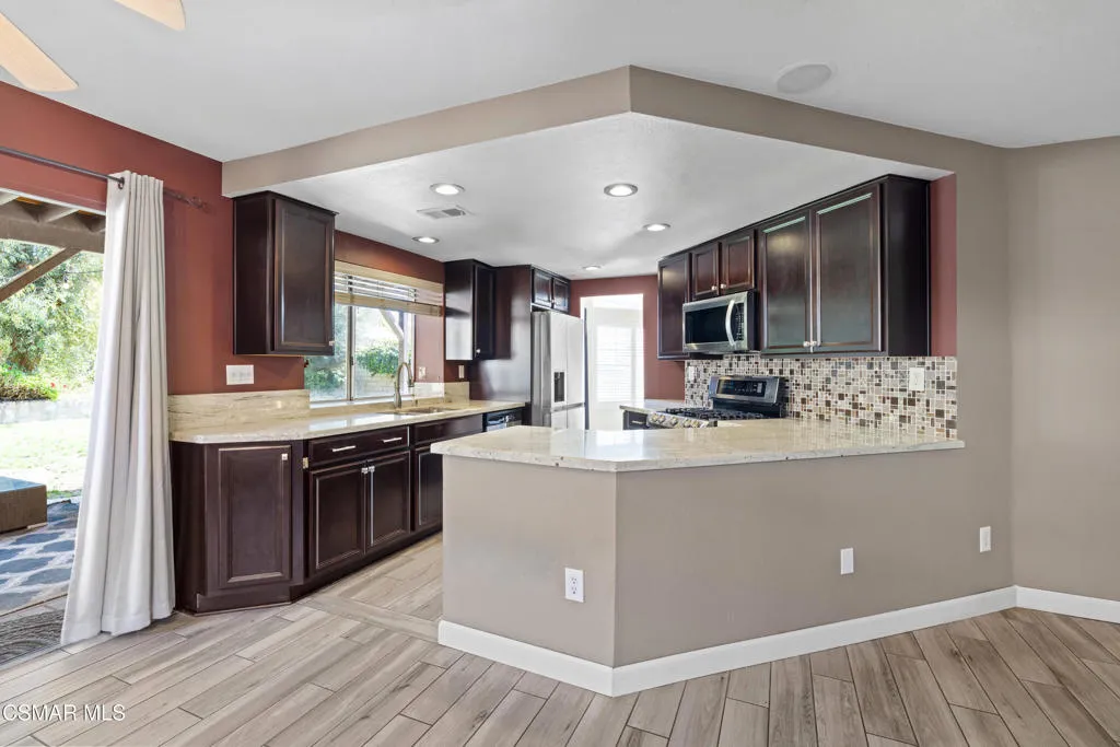 2528 Lowell Court, Simi Valley, California 93065 home-pic-10