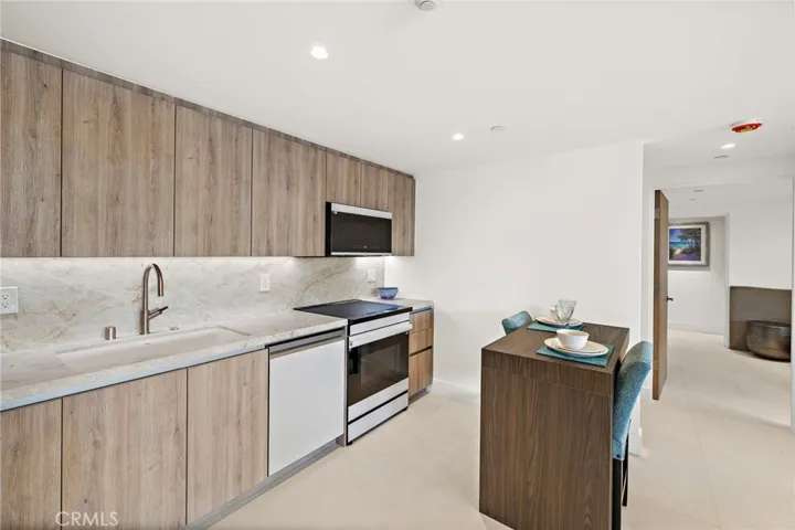 200 Alta Vista Way B, Laguna Beach, California 92651