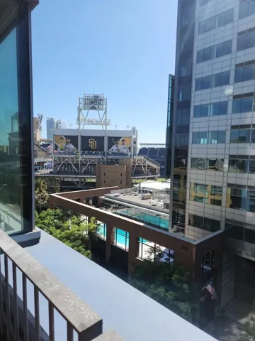 west view balcony towards Petco park