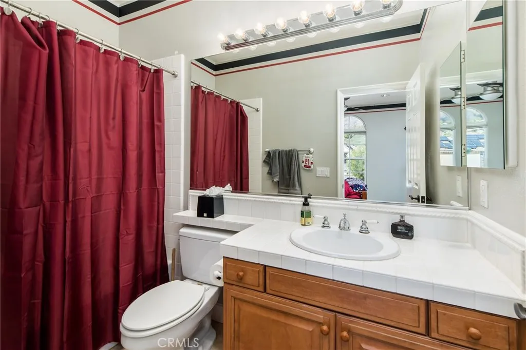 Upstairs Bath 3