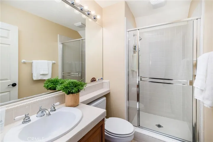 Downstairs ensuite bathroom