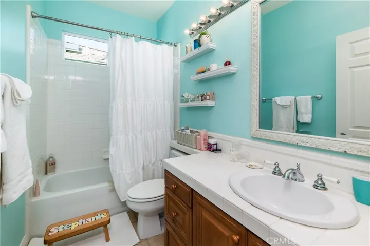 Upstairs Bath 2