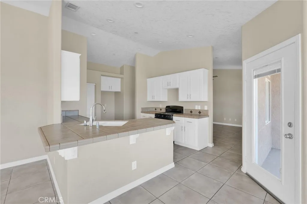 12865 Barbet Road, Phelan, California 92371 home-pic-13