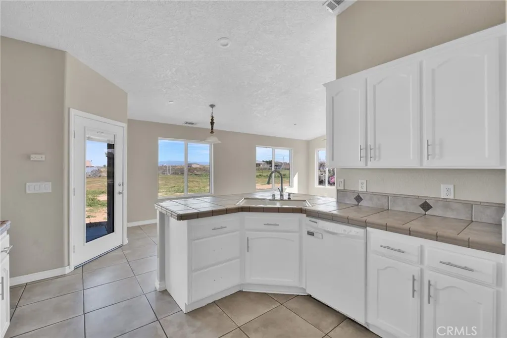 12865 Barbet Road, Phelan, California 92371 home-pic-12