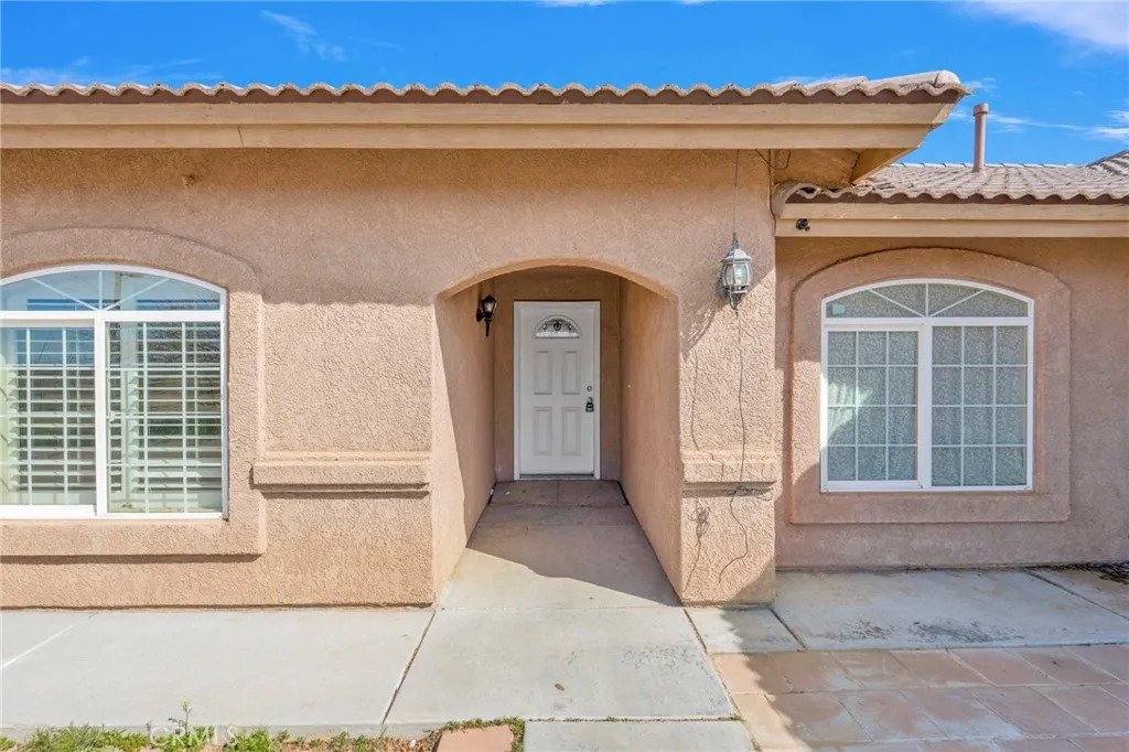 12865 Barbet Road, Phelan, California 92371 home-pic-5