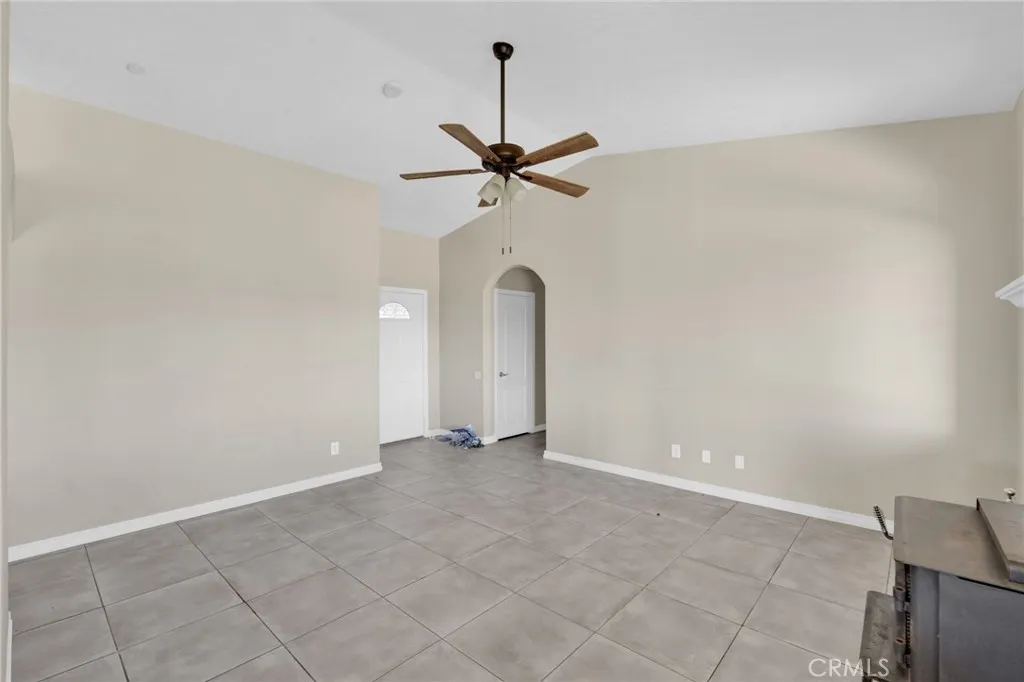 12865 Barbet Road, Phelan, California 92371 home-pic-8
