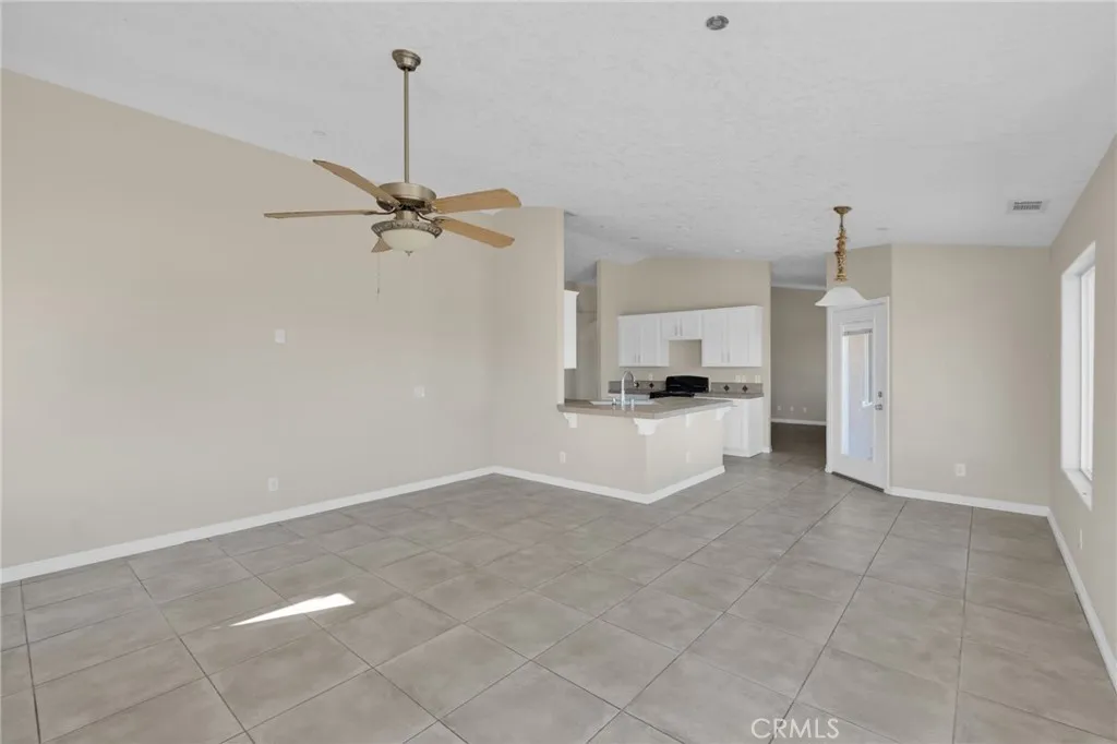 12865 Barbet Road, Phelan, California 92371 home-pic-15