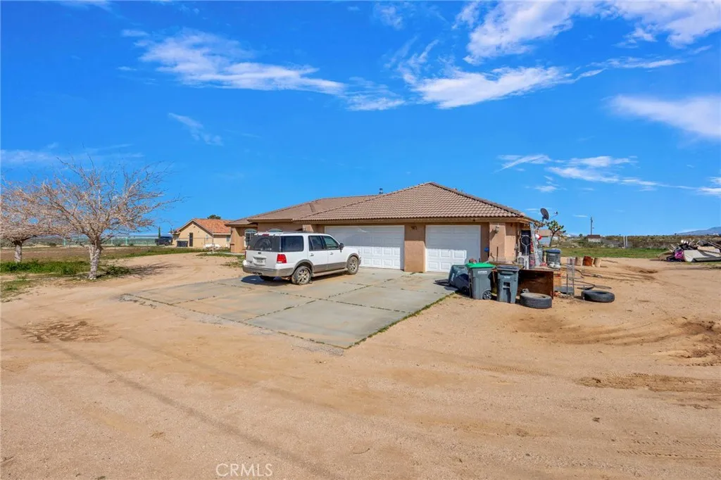 12865 Barbet Road, Phelan, California 92371 home-pic-3