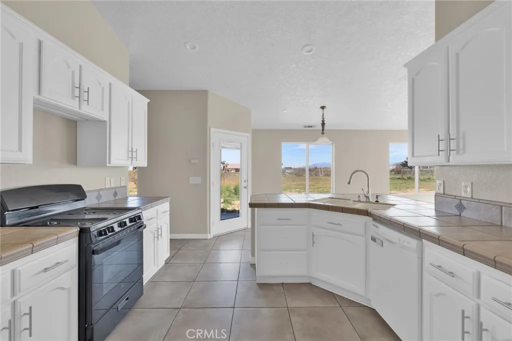 12865 Barbet Road, Phelan, California 92371 home-pic-10