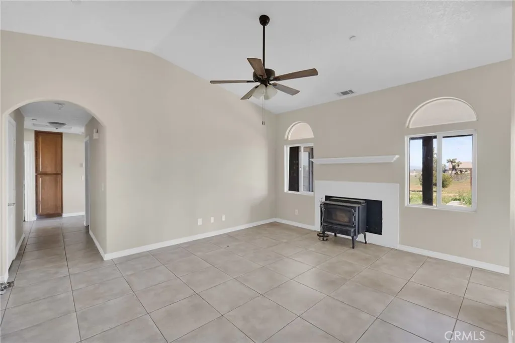 12865 Barbet Road, Phelan, California 92371 home-pic-9