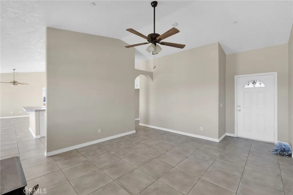 12865 Barbet Road, Phelan, California 92371 home-pic-7
