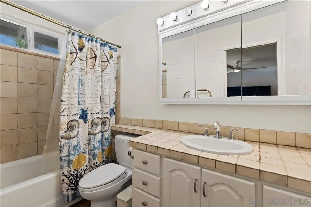 1452 N Fig St, Escondido, California 92026 home-pic-37