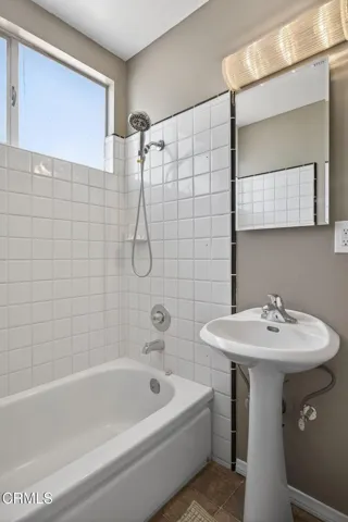 19-web-or-mls-Upmarket Media-204Ban040