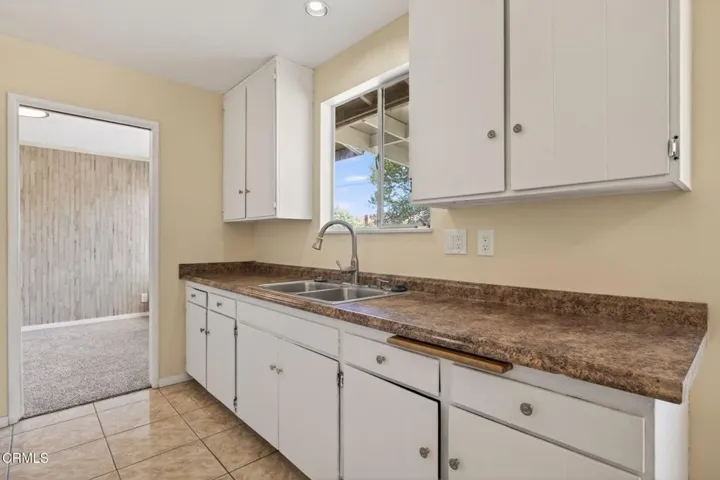 12-web-or-mls-Upmarket Media-204Ban019