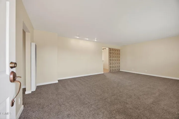 6-web-or-mls-Upmarket Media-204Ban002