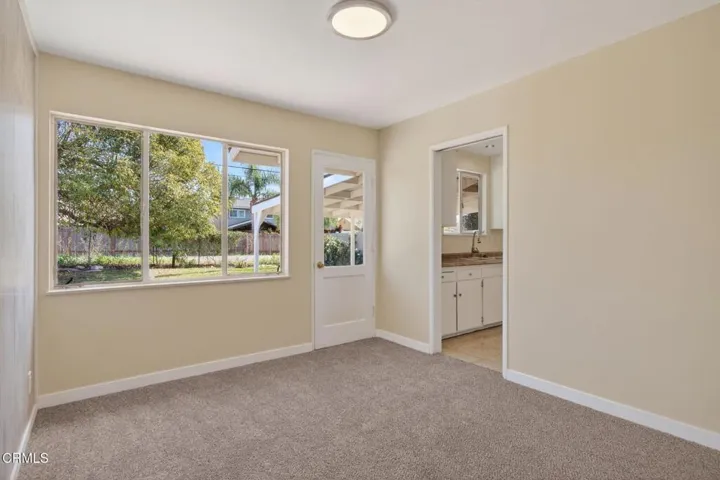 16-web-or-mls-Upmarket Media-204Ban033