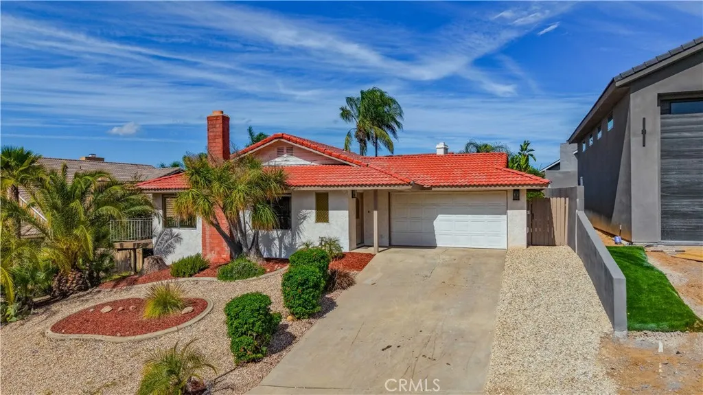22082 Loch Lomond Drive, Canyon Lake, California 92587 home-pic-1