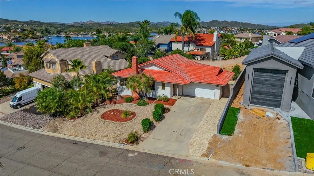 22082 Loch Lomond Drive, Canyon Lake, California 92587 home-pic-2