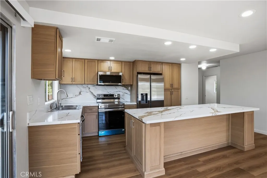 22082 Loch Lomond Drive, Canyon Lake, California 92587 home-pic-14