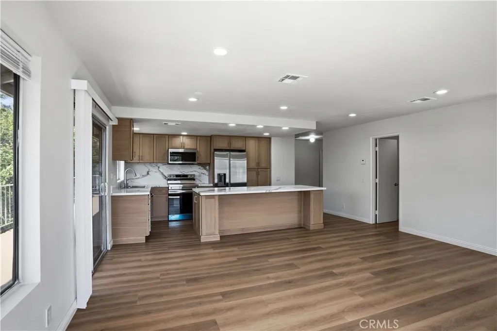 22082 Loch Lomond Drive, Canyon Lake, California 92587 home-pic-8