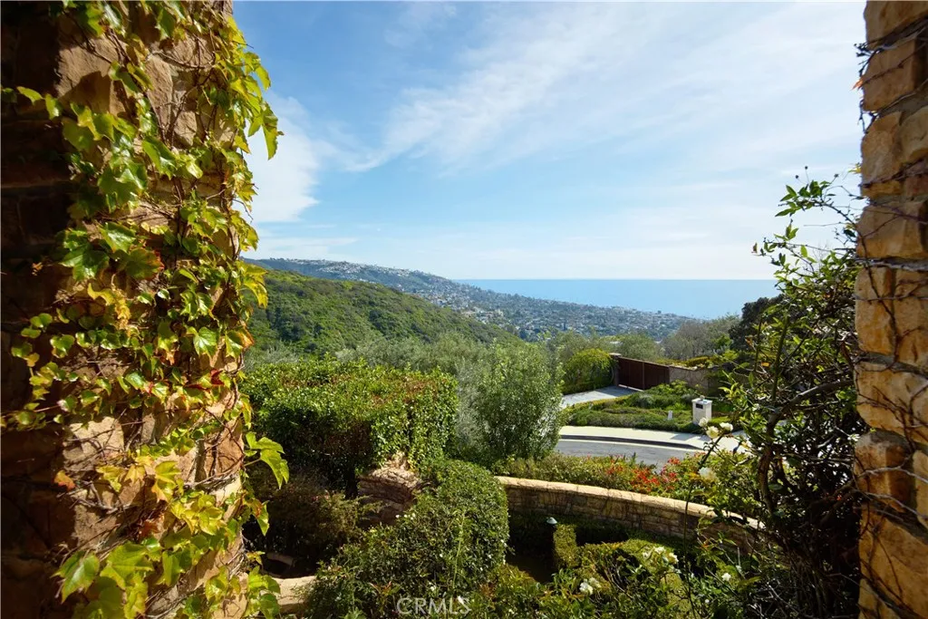 1302 Skyline Drive, Laguna Beach, California 92651 home-pic-31