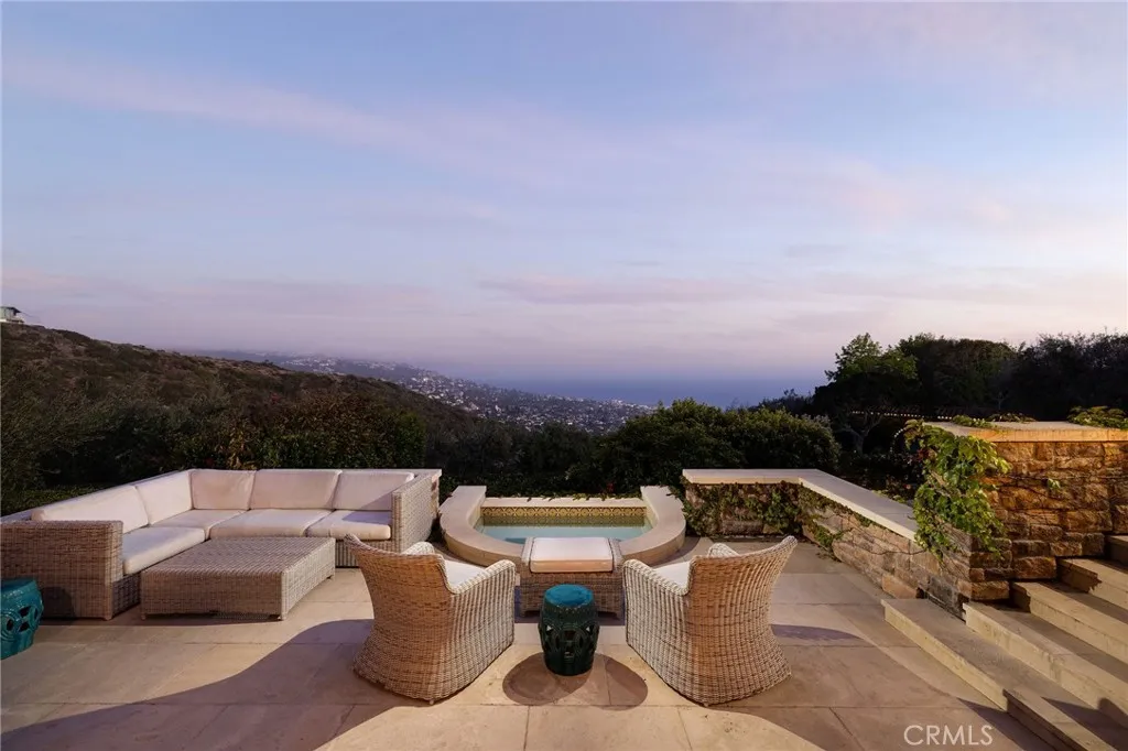 1302 Skyline Drive, Laguna Beach, California 92651 home-pic-1