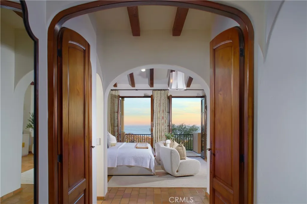 1302 Skyline Drive, Laguna Beach, California 92651 home-pic-12