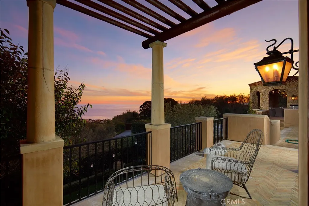 1302 Skyline Drive, Laguna Beach, California 92651 home-pic-36
