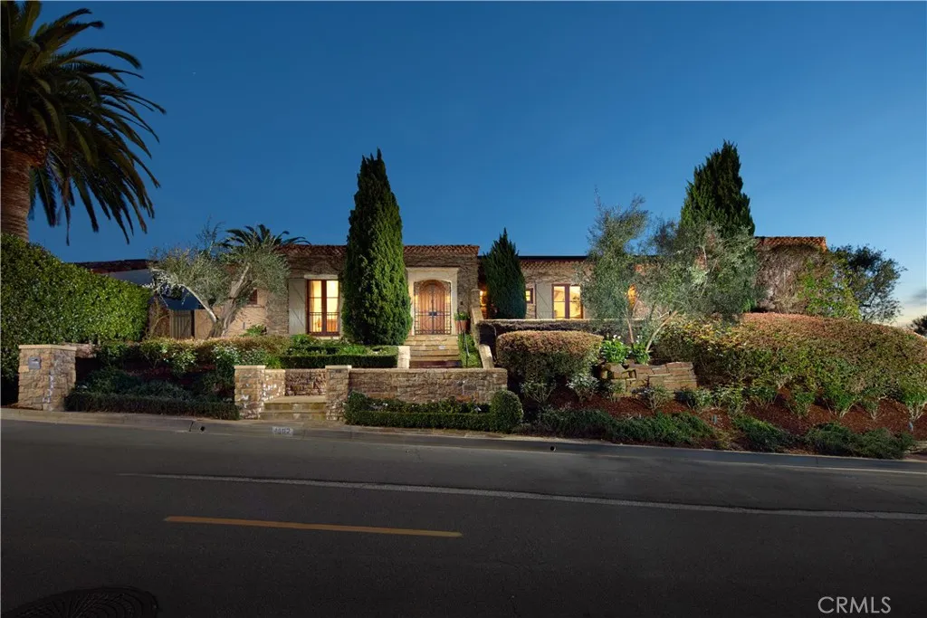 1302 Skyline Drive, Laguna Beach, California 92651 home-pic-2