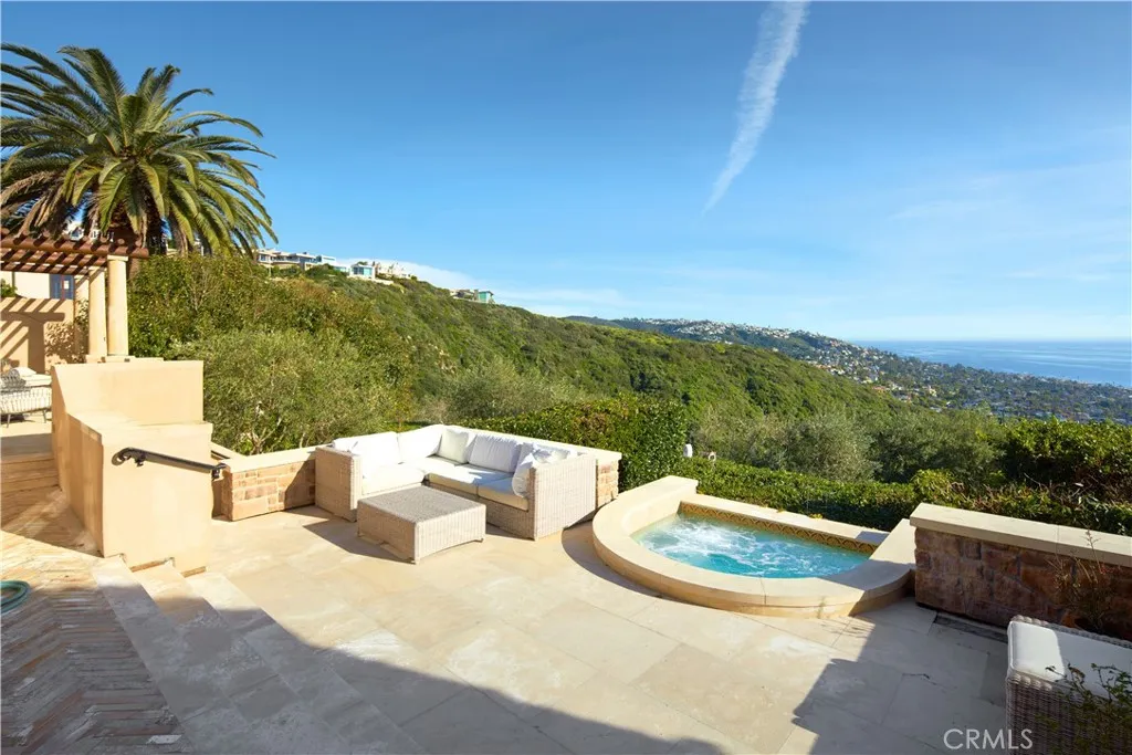1302 Skyline Drive, Laguna Beach, California 92651 home-pic-28