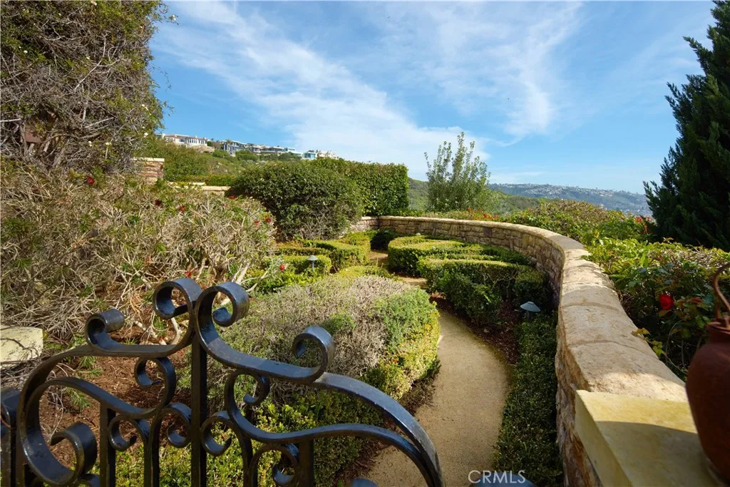 1302 Skyline Drive, Laguna Beach, California 92651 home-pic-32